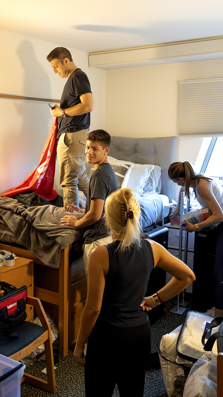 A family sets up a dorm room on Move-in Day.